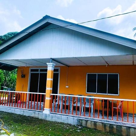Mukut Coral Chalet Kampong Mukut Exterior foto