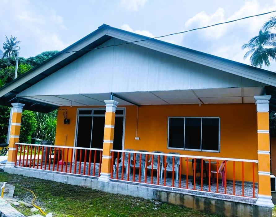 Mukut Coral Chalet Kampong Mukut Exterior foto
