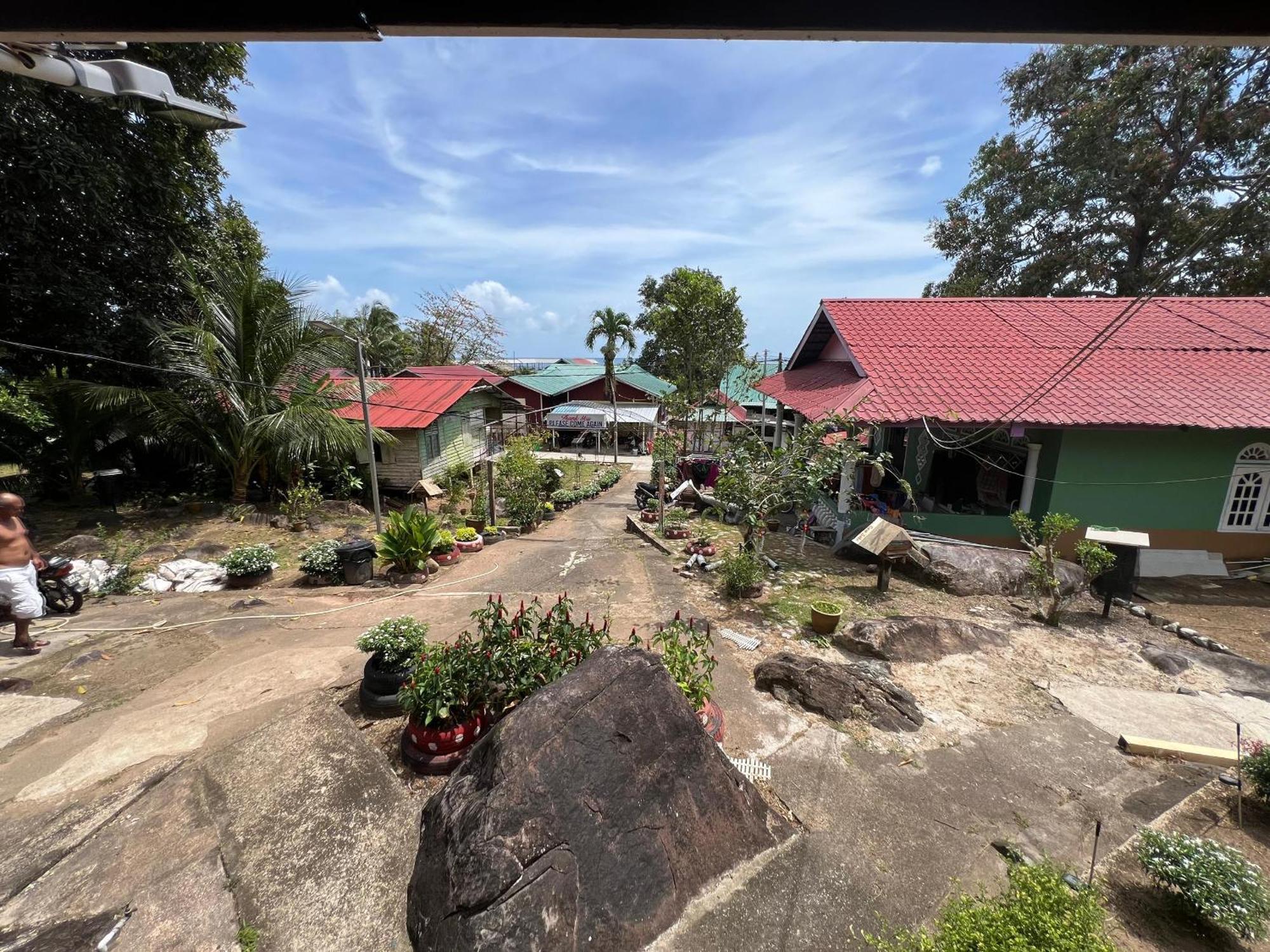 Mukut Coral Chalet Kampong Mukut Exterior foto